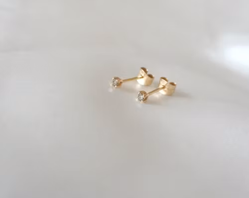 "Stardust" earstuds in gold, choose gemstone