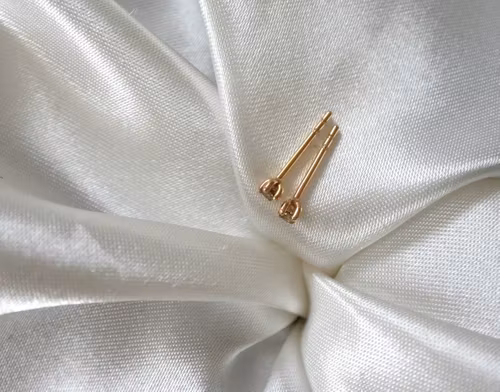 "Stardust" earstuds in gold, choose gemstone