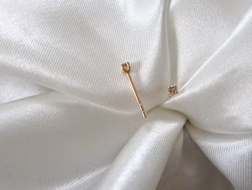 "Stardust" earstuds in gold, choose gemstone