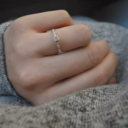 "Vega Sparkle" ring with TW/VS diamonds