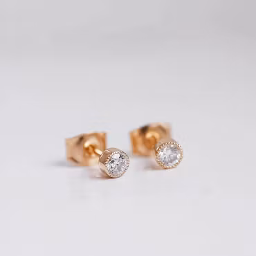 "Twinkle" earrings in gold with W/SI diamonds