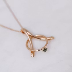 "Wishbone" ring holding pendant in gold