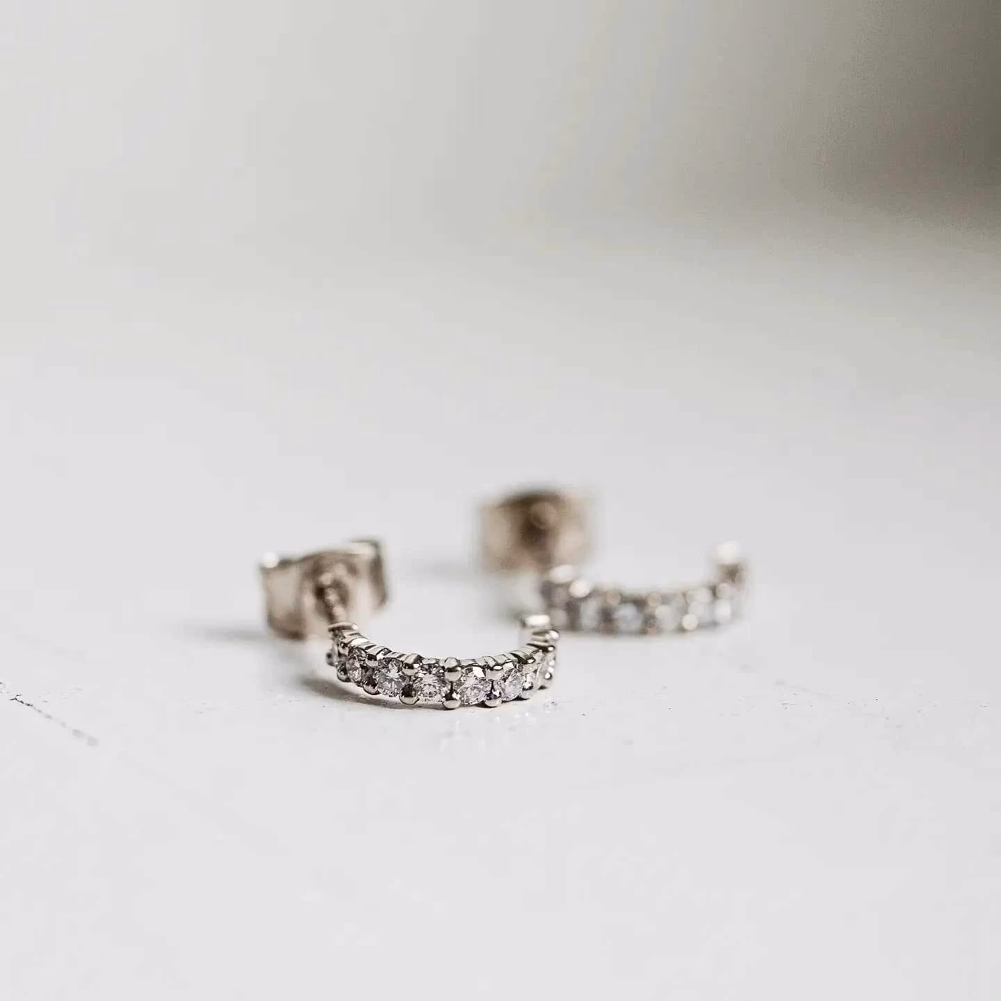 "Barbarella" earrings in gold with diamonds