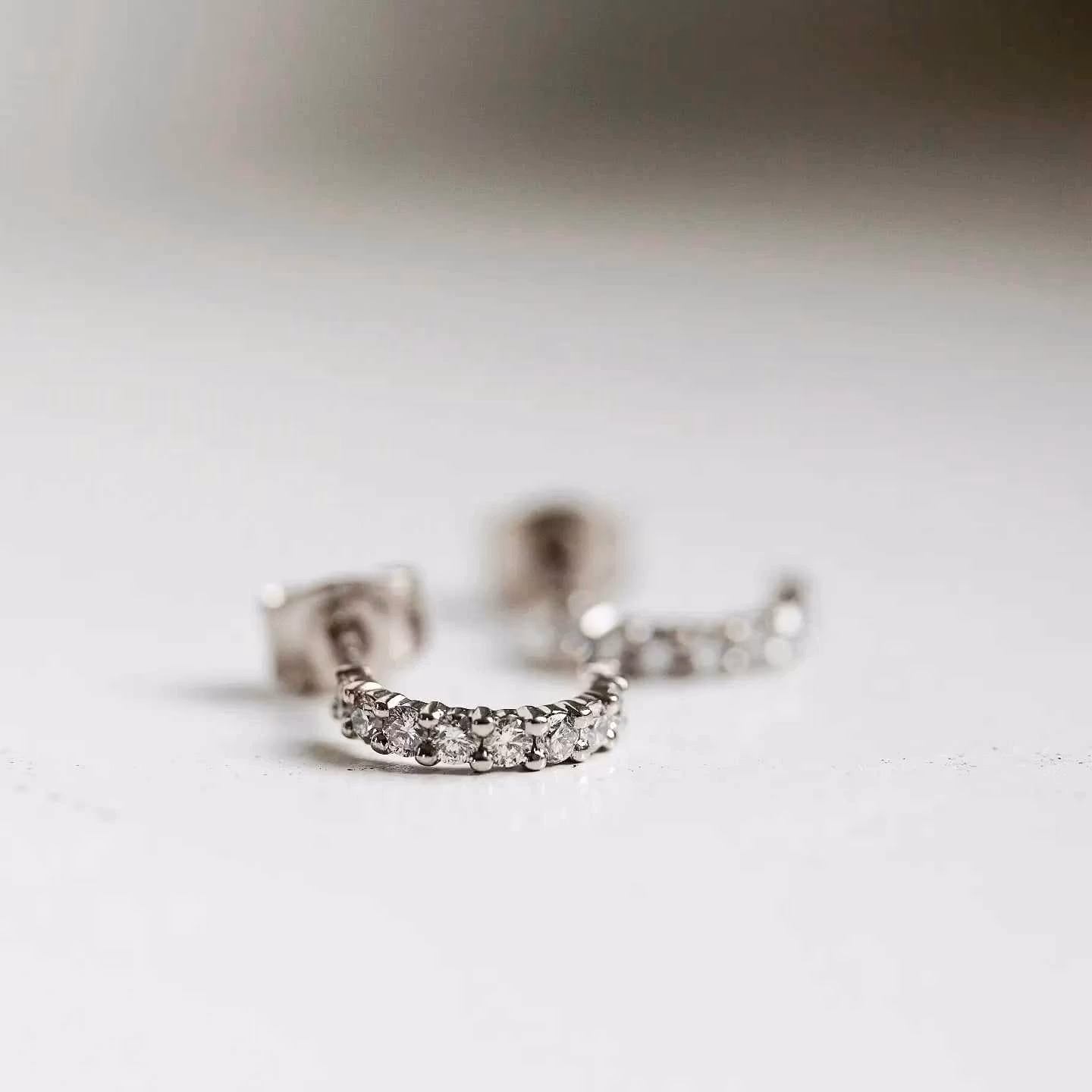 "Barbarella" earrings in gold with diamonds