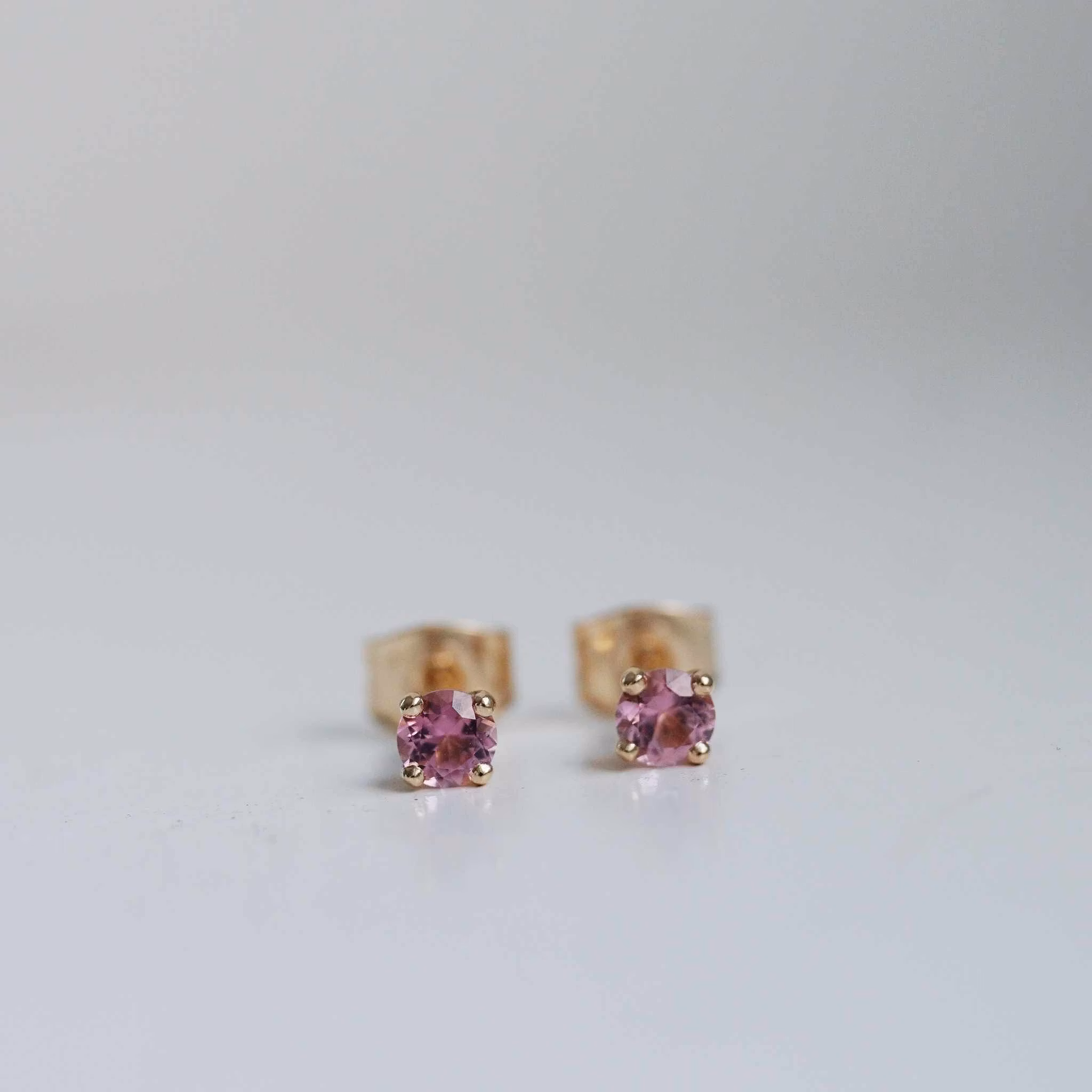 "Stellar" earstuds in gold with pink tourmalines