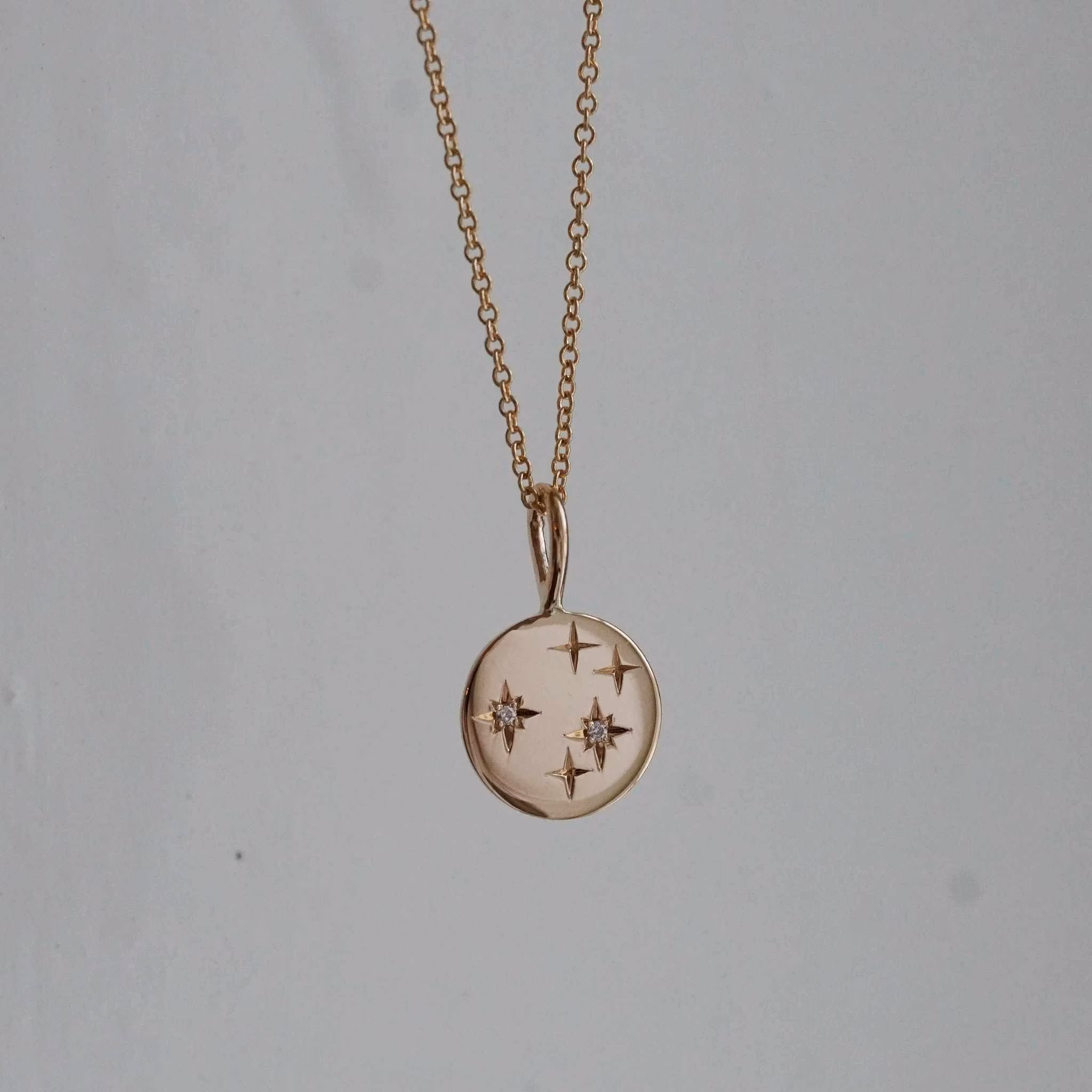 "Night sky" pendant in gold with diamonds