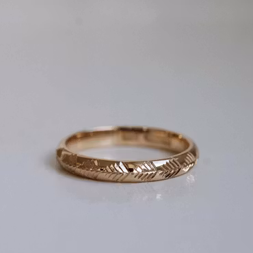"Björk" 3mm hand engraved gold ring