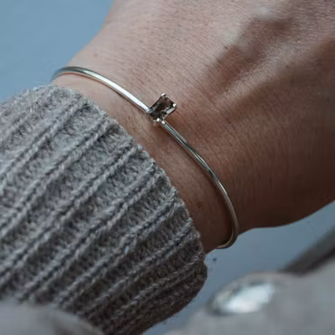 "Hurum" bangle in silver with a Norwegian smokey quartz