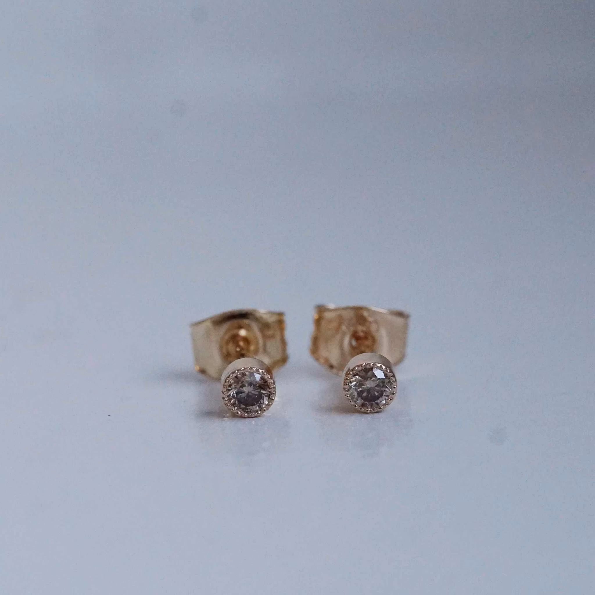 "Twinkle" earrings in gold with champagne diamonds