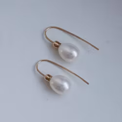 "Snowdrop" earrings in gold