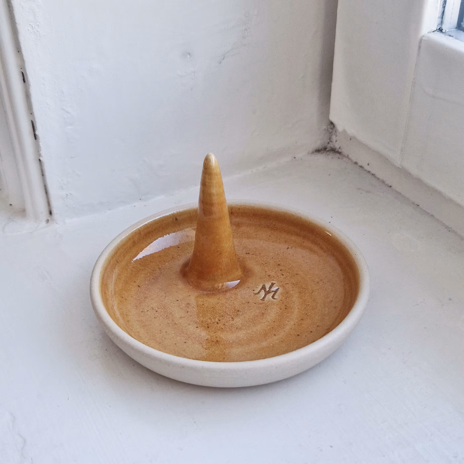 Combination tray ocher