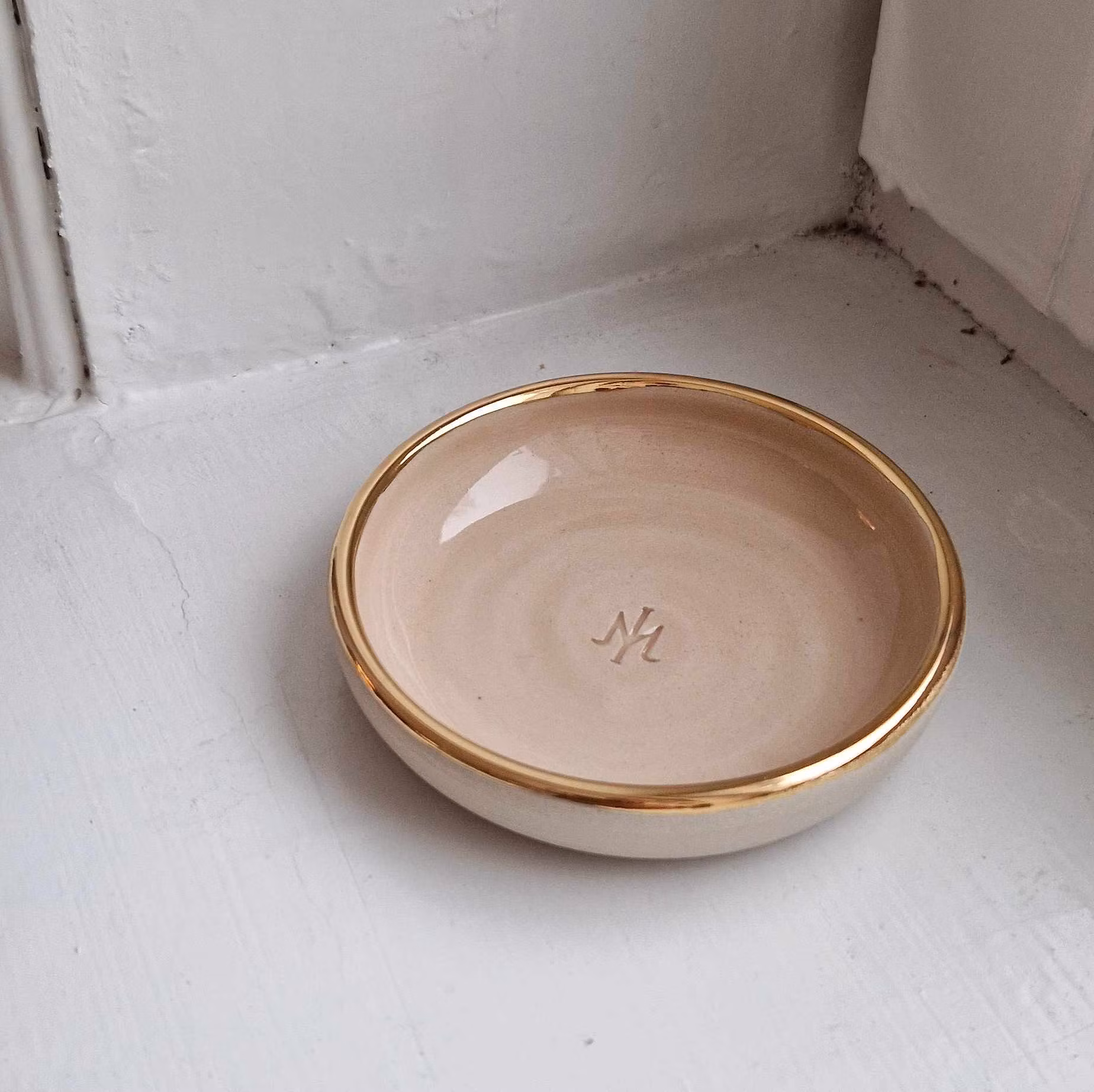 Smyckesfat ljusrosa med guldkant