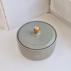 Smyckesask salvia med guldknopp