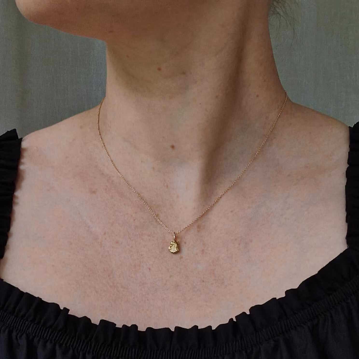 "Nugget" pendant in gold from Australia