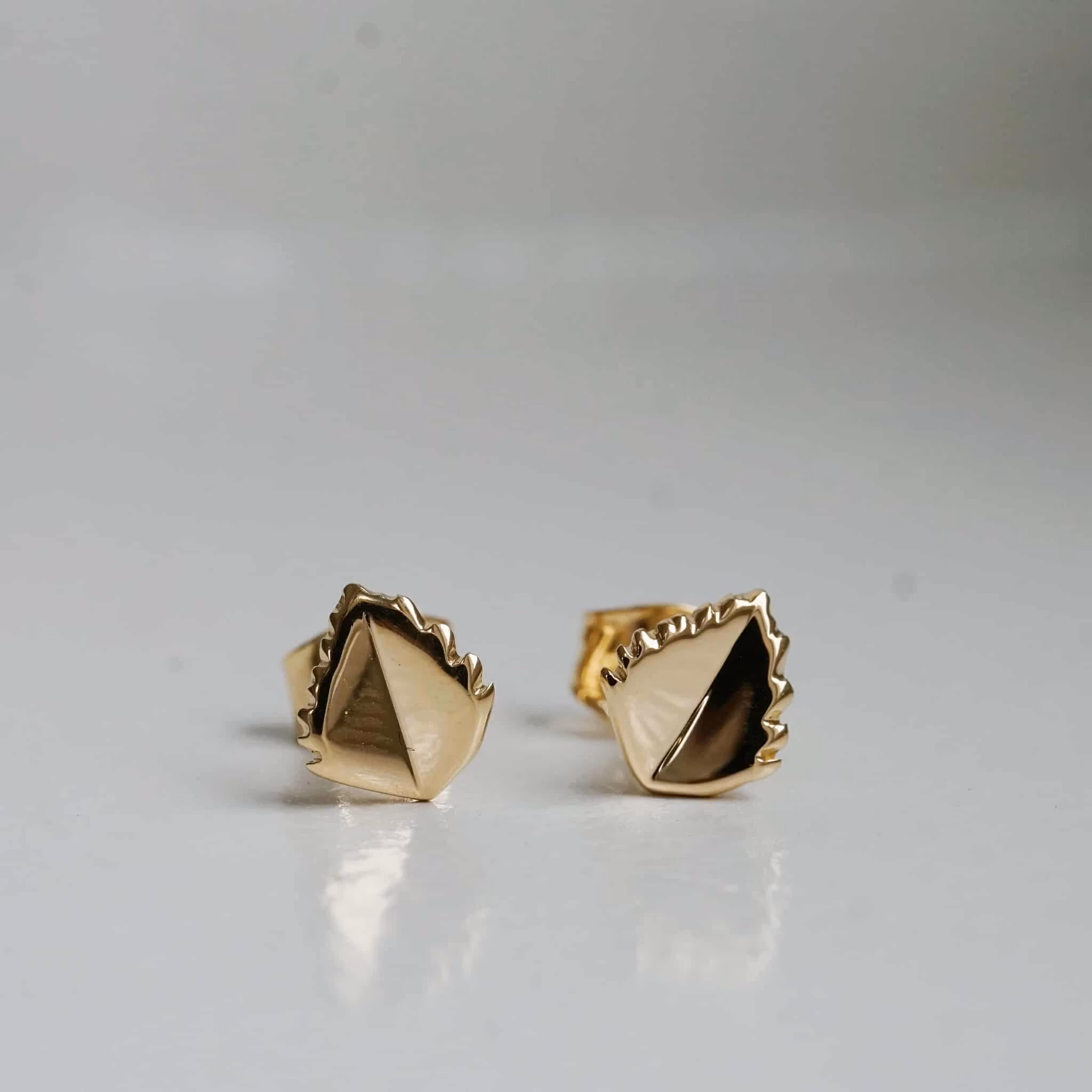 "Björk" earrings in gold