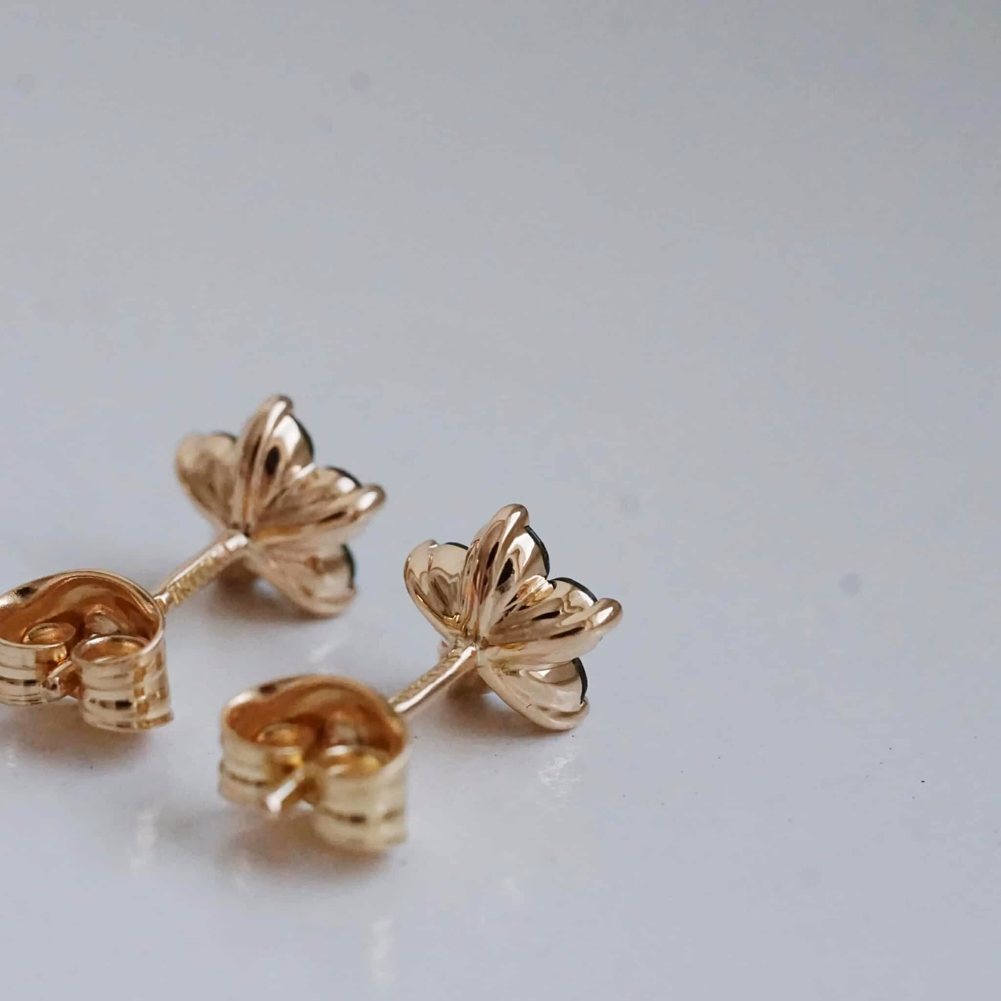 "Flora" earrings in gold with green tourmalines