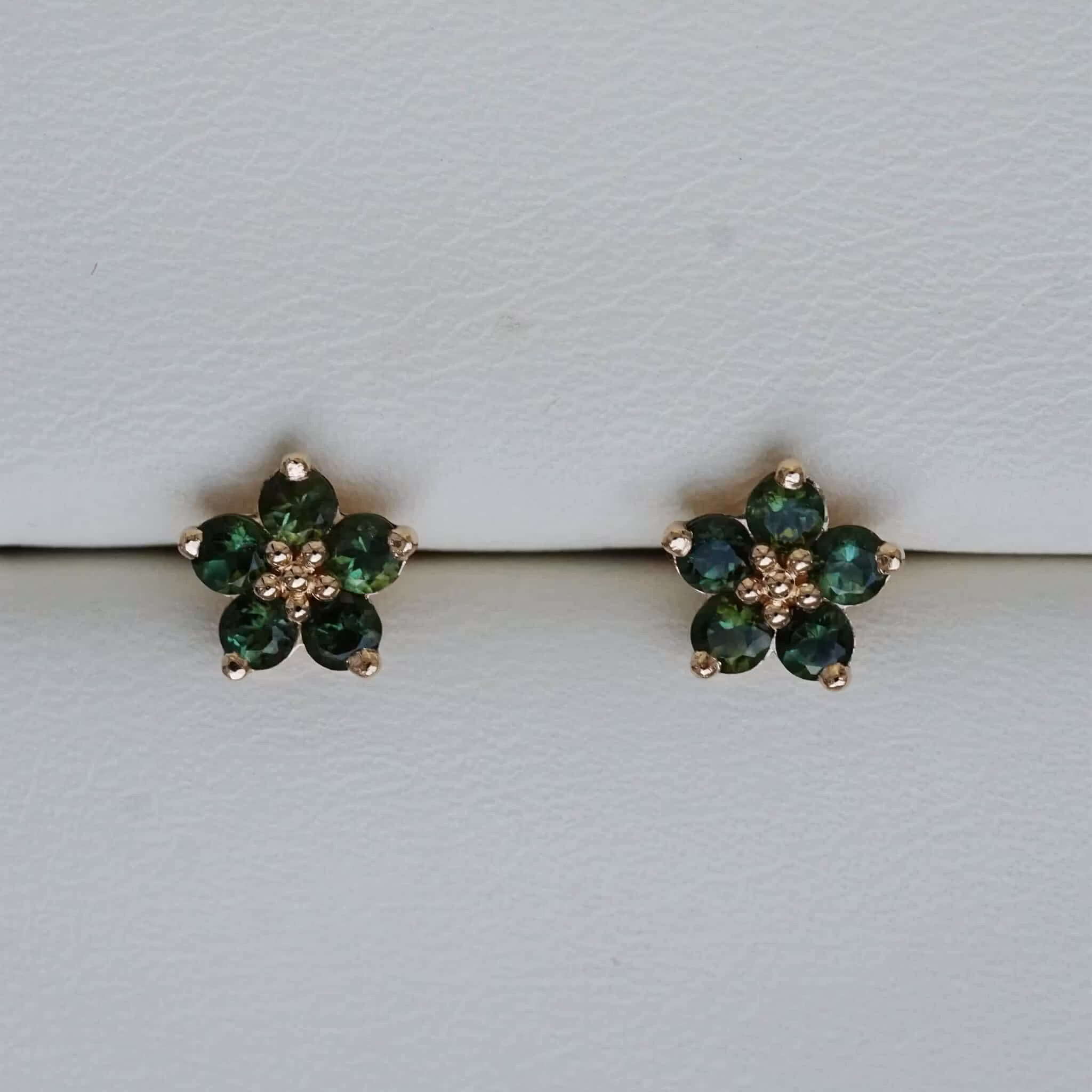"Flora" earrings in gold with green tourmalines