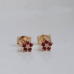"Mini Flora" earrings in gold with rubies