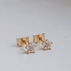 "Mini Flora" earrings in gold with diamonds