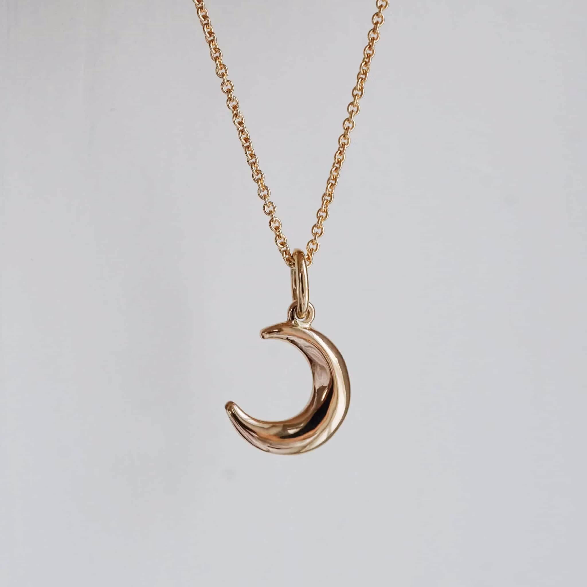 "New Luna" Pendant in gold