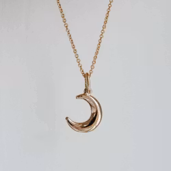 "New Luna" Pendant in gold