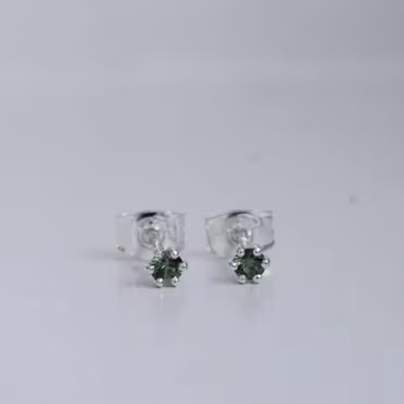 "Cordelia" earstuds in silver with tourmaline