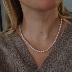 Collier with freshwater pearls