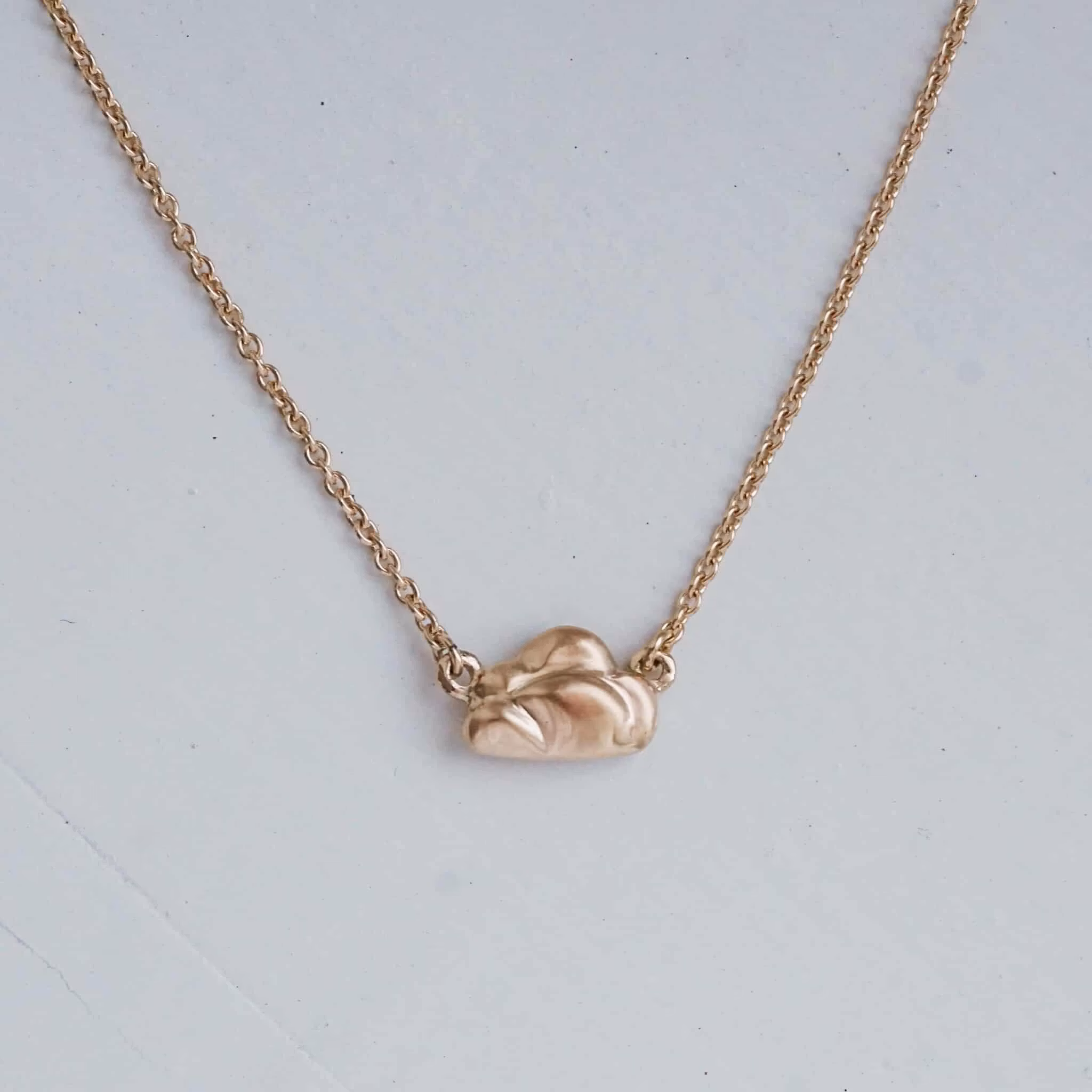 "Cloud" necklace in gold