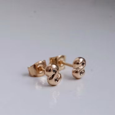 "Lussebulle" earrings in gold with black diamonds