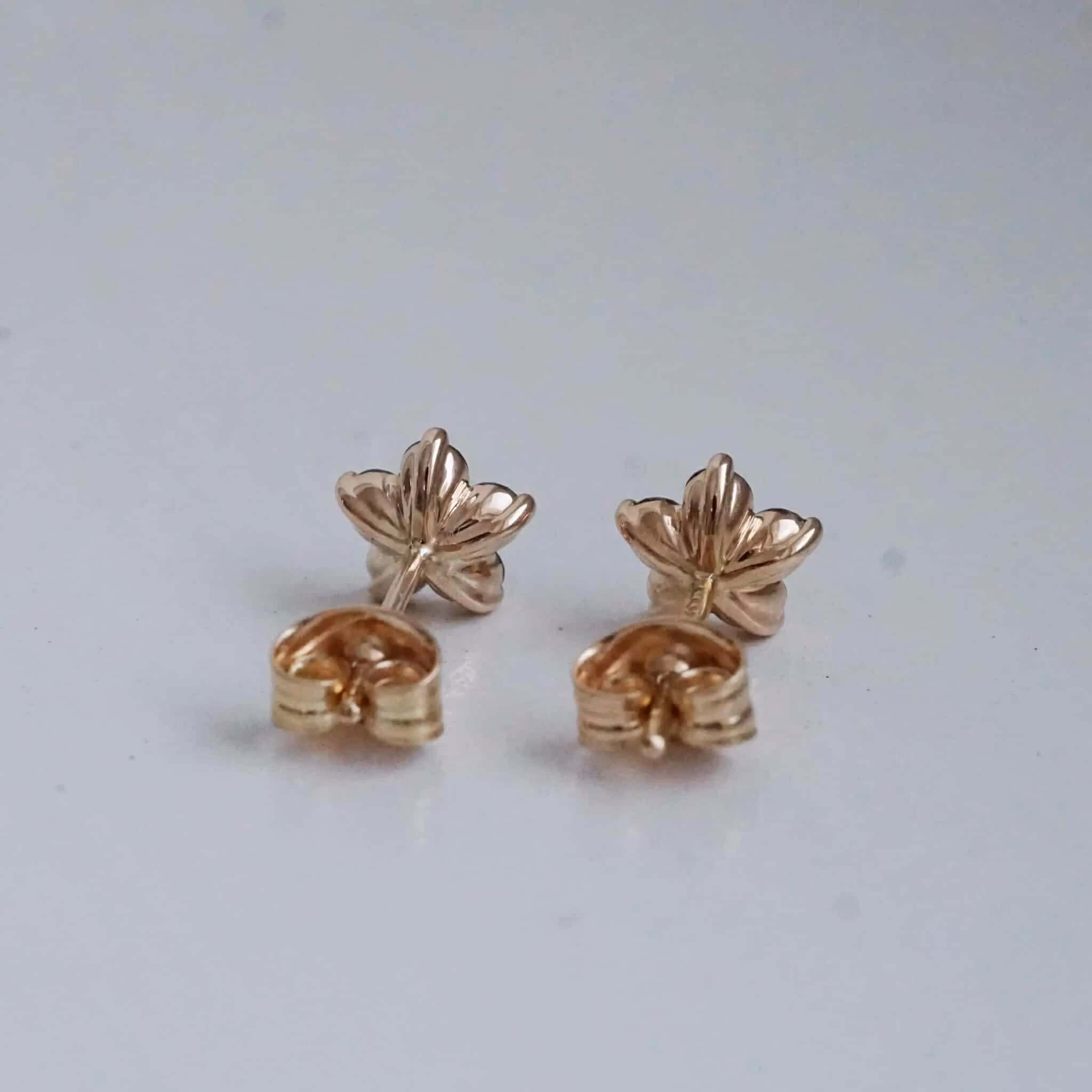"Flora" earrings in gold with champagne diamonds