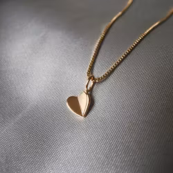 "Lucky Heart" pendant in gold