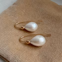 "Snödroppe" örhängen i guld