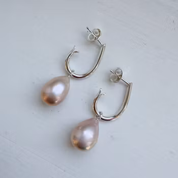 Drop Hoops in silver with pink pearl pendants