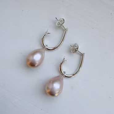 Drop Hoops in silver with pink pearl pendants