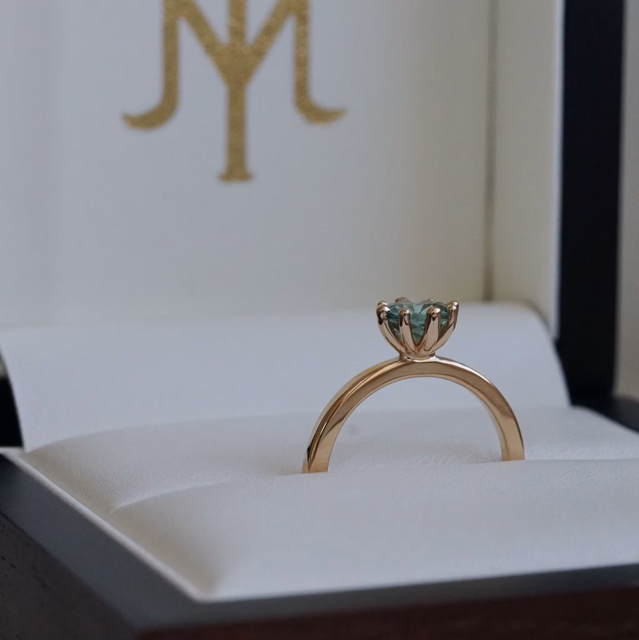 Cocktail "Primavera" gold ring