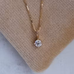 "Sirius" pendant in gold with an 0.24ct antique cut diamond