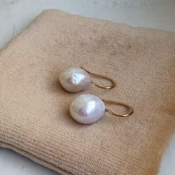 "Pearl drop supermini" earrings in gold with baroque freshwater pearls