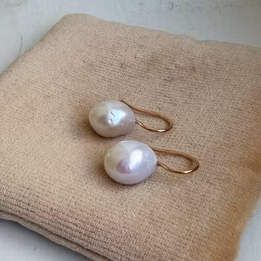 "Pearl drop supermini" earrings in gold with baroque freshwater pearls