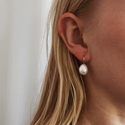"Pearl drop supermini" earrings in gold with baroque freshwater pearls