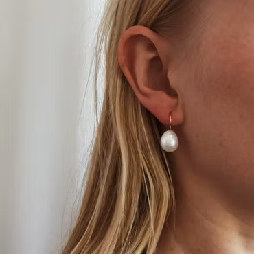 "Pearl drop supermini" earrings in gold with baroque freshwater pearls