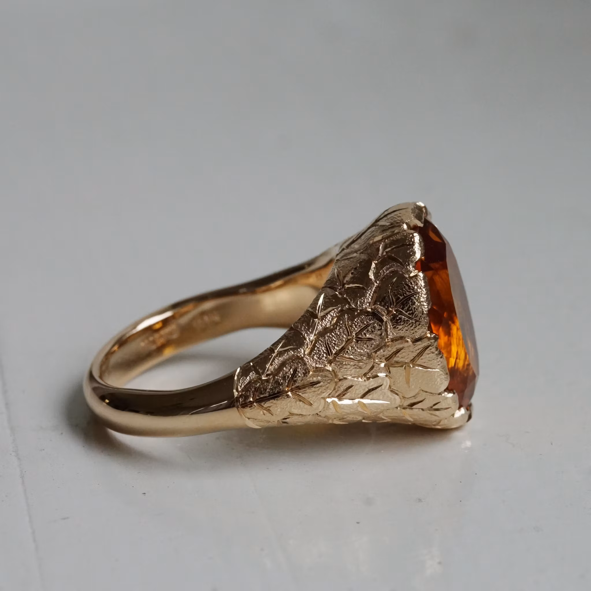 Cocktail "Golden oak" gold ring