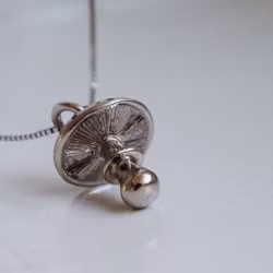 "Amanita" pendant in 18K white gold with rubies