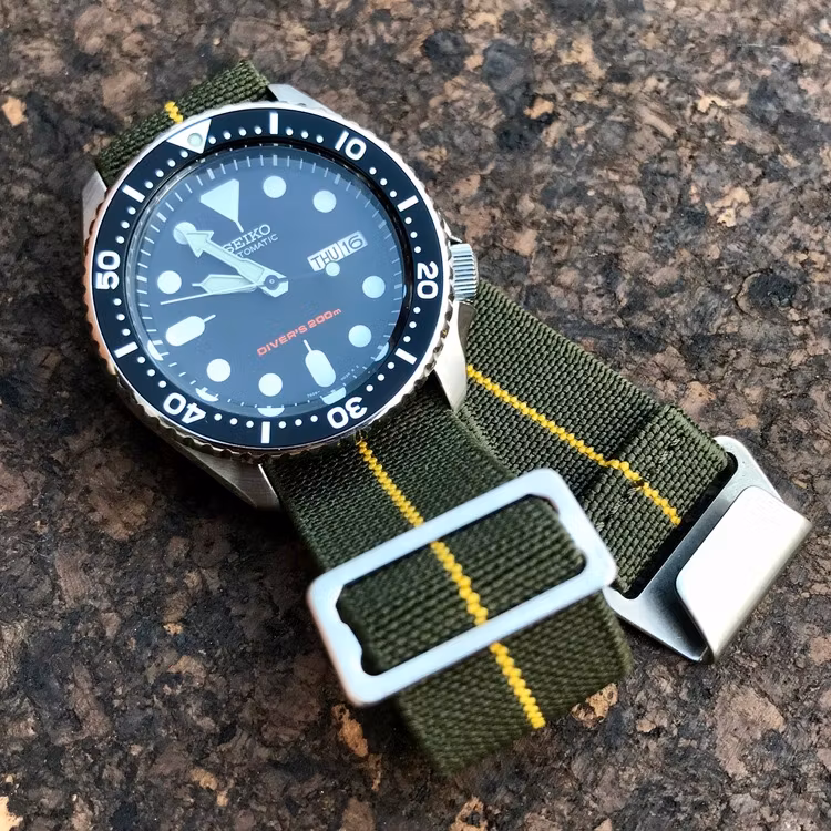 Grönt och gult Marine Nationale klockarmband