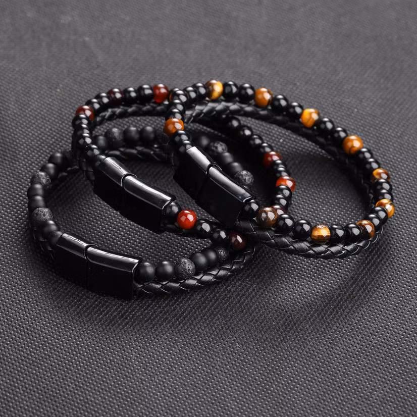 Armband av pärlor och läder