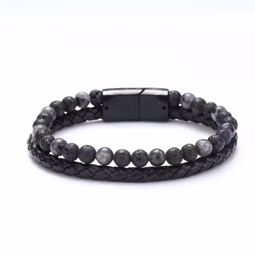 Armband av pärlor och läder