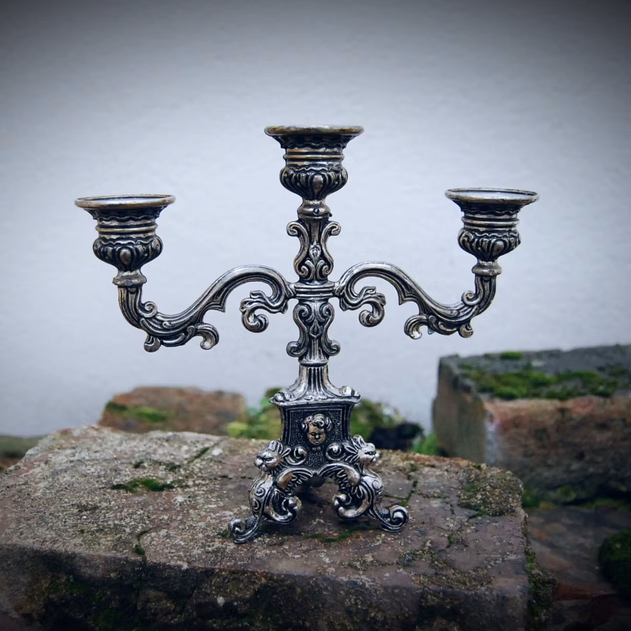 Trearmad ljusstake i metall