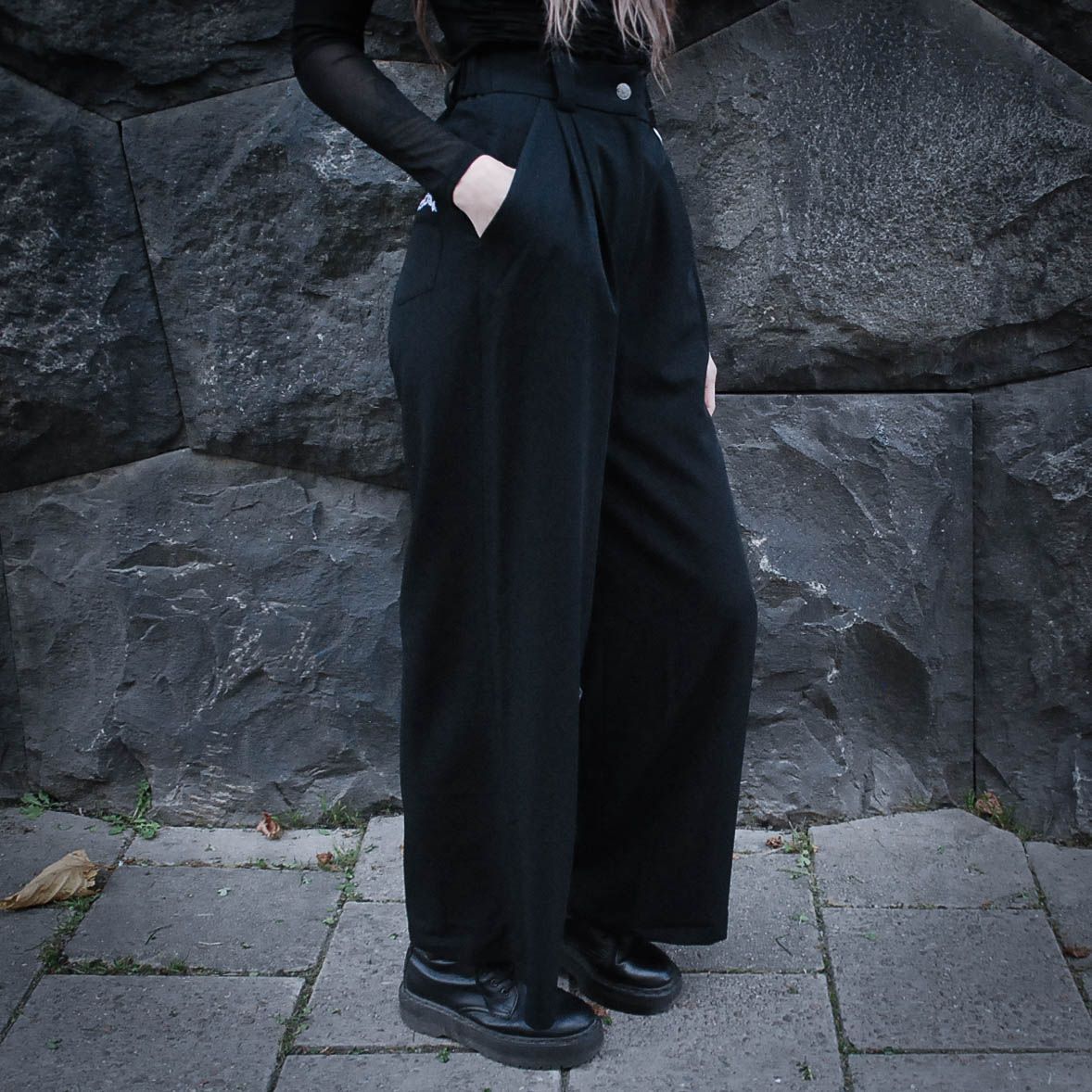 Unchained trousers