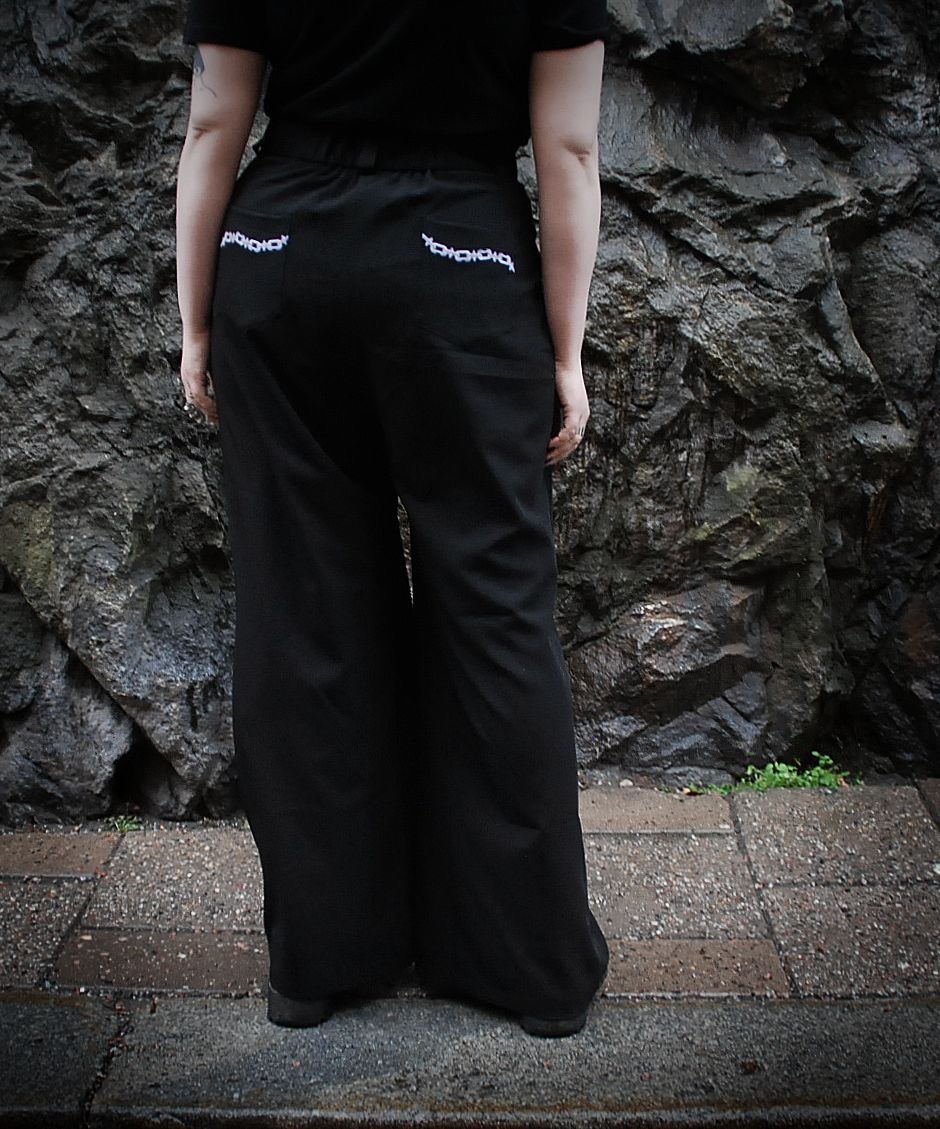 Unchained trousers