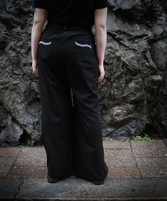 Unchained trousers