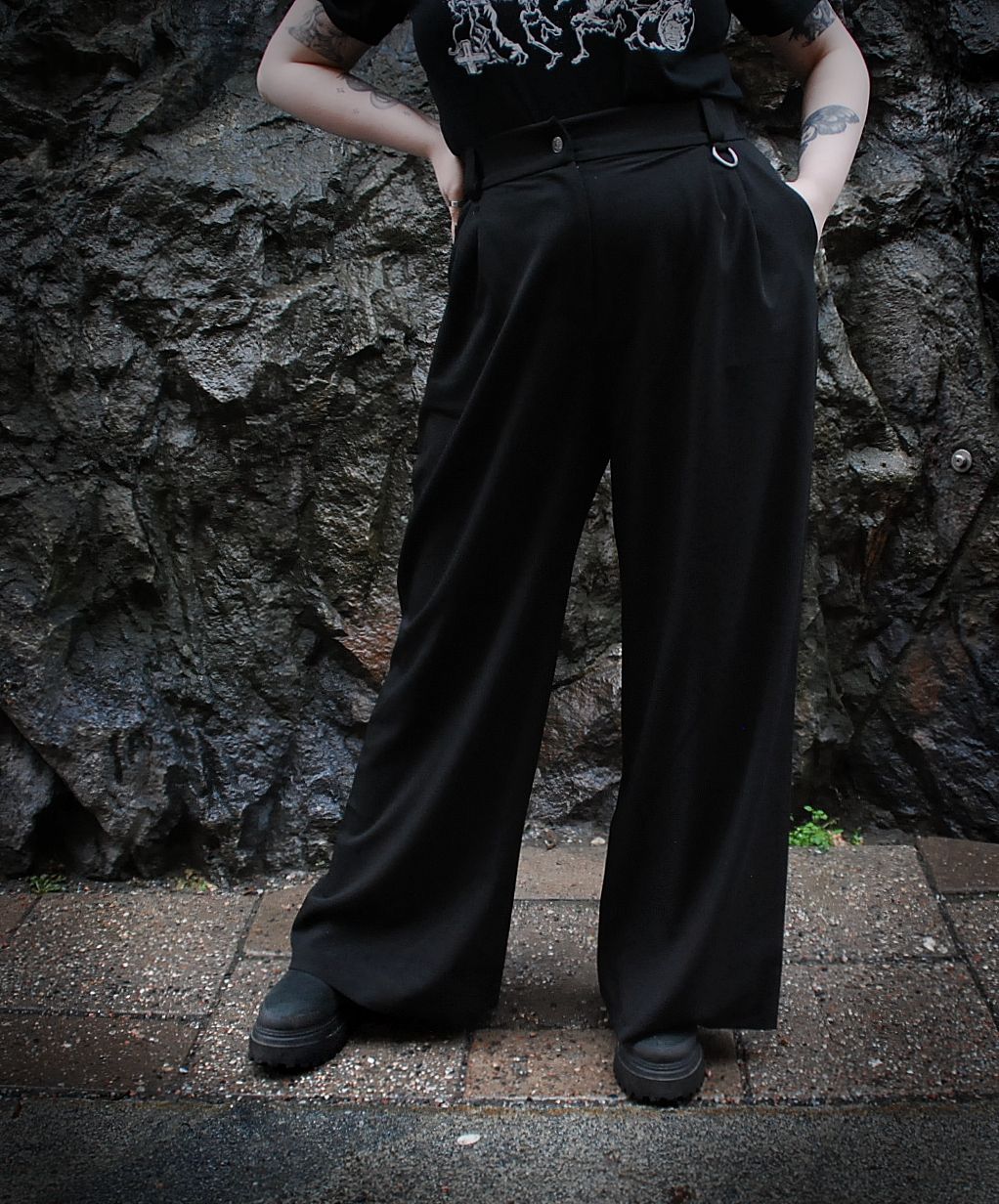 Unchained trousers